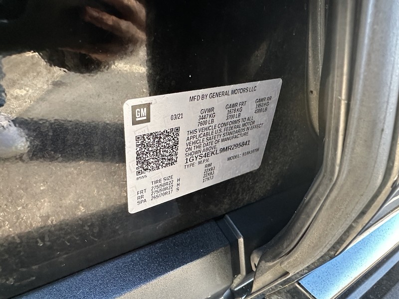 Cadillac Escalade Vehicle Full-screen Gallery Image 24