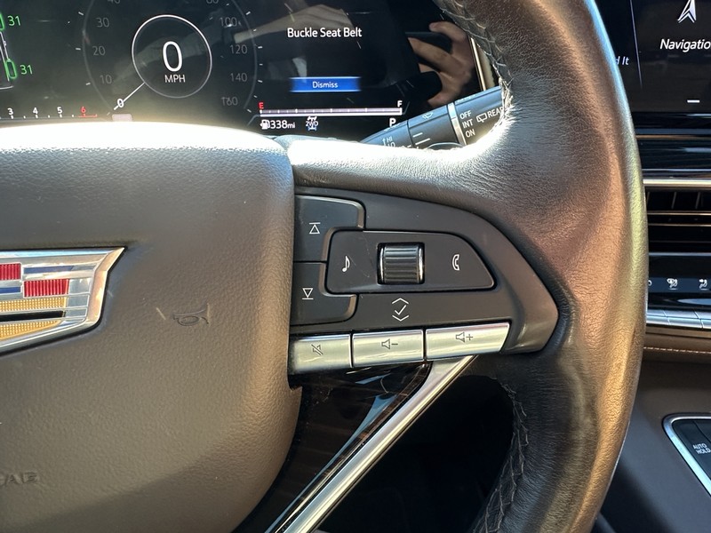 Cadillac Escalade Vehicle Full-screen Gallery Image 26