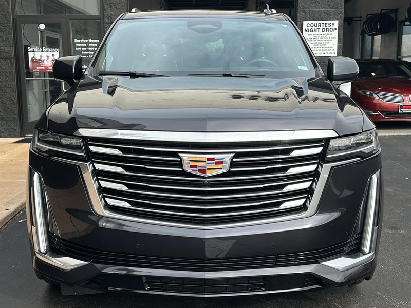 Cadillac Escalade Vehicle Full-screen Gallery Image 02