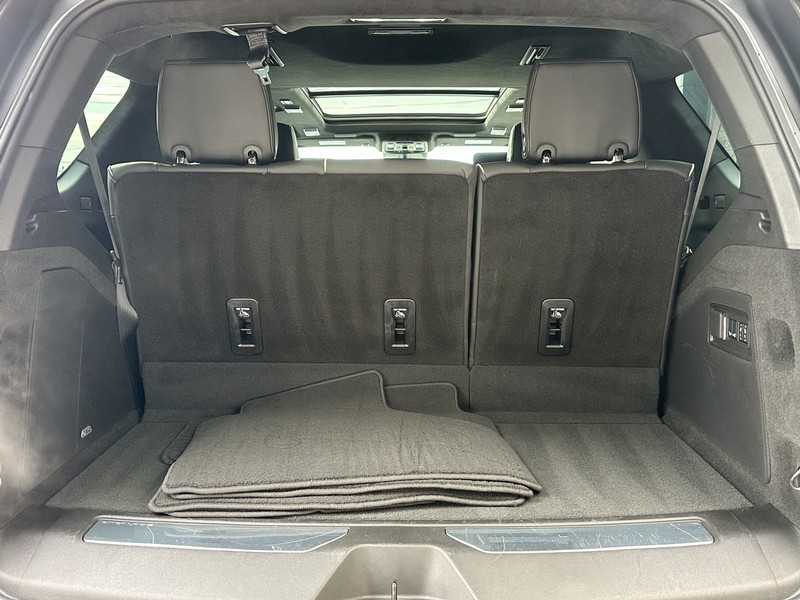 Cadillac Escalade Vehicle Full-screen Gallery Image 04