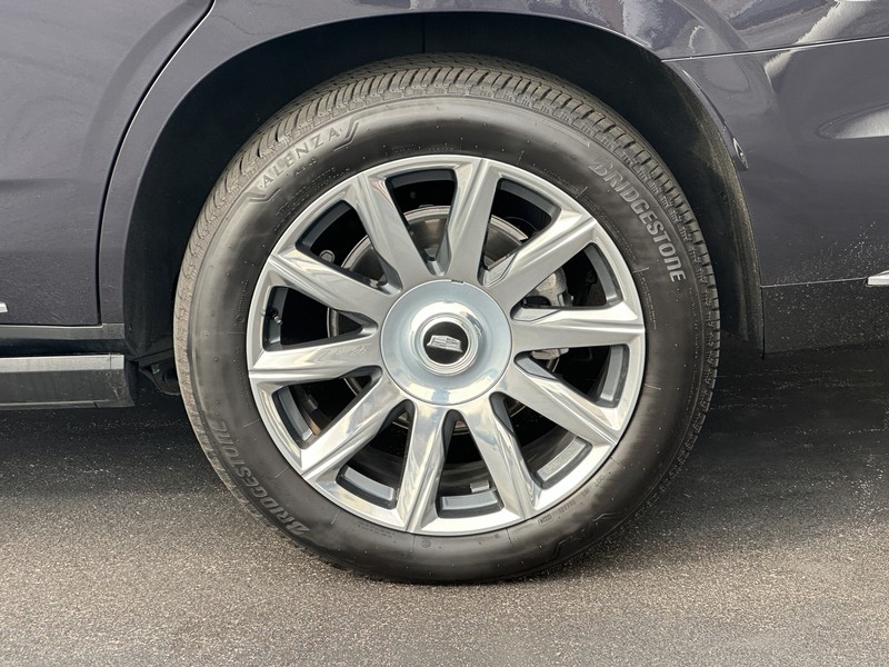 Cadillac Escalade Vehicle Full-screen Gallery Image 06