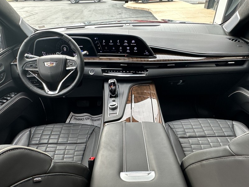 Cadillac Escalade Vehicle Full-screen Gallery Image 10