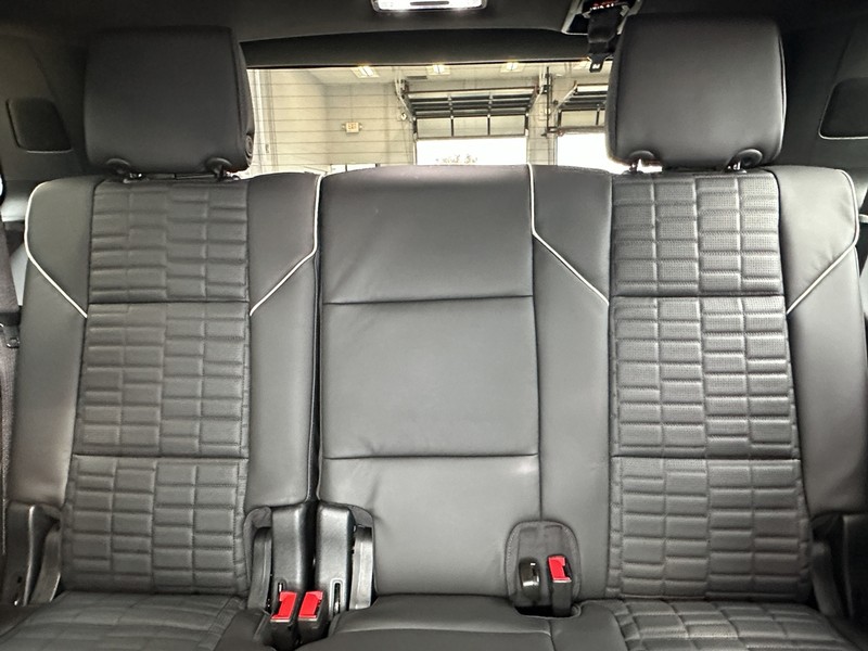 Cadillac Escalade Vehicle Full-screen Gallery Image 15