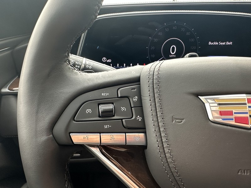 Cadillac Escalade Vehicle Full-screen Gallery Image 22