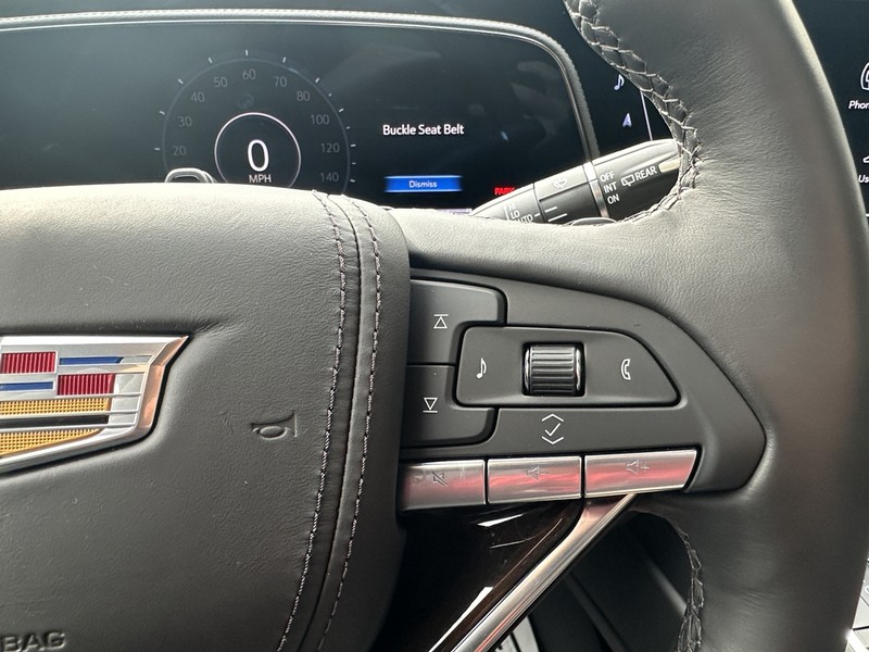 Cadillac Escalade Vehicle Full-screen Gallery Image 23