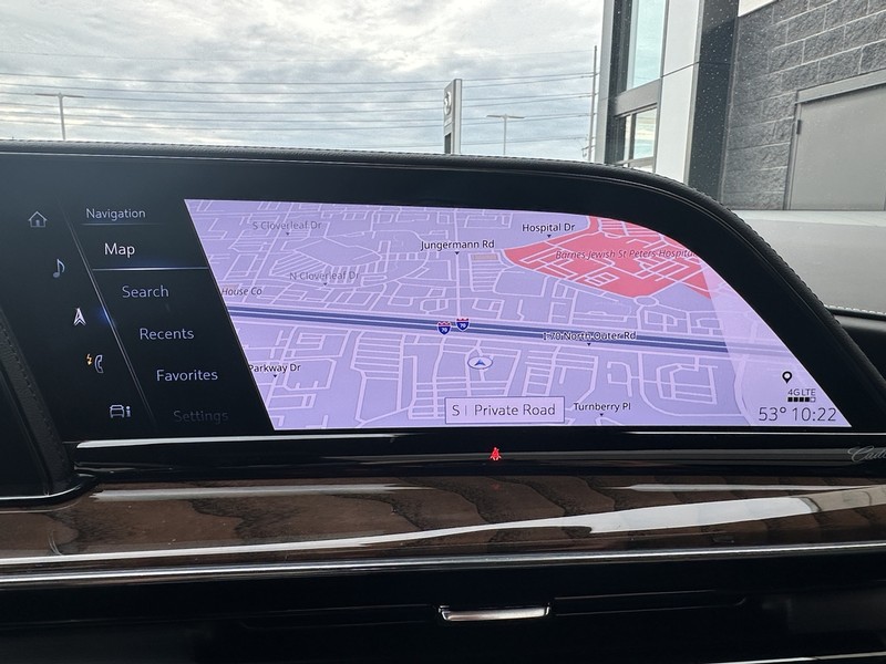 Cadillac Escalade Vehicle Full-screen Gallery Image 26