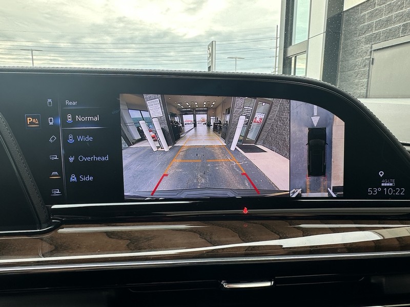 Cadillac Escalade Vehicle Full-screen Gallery Image 27