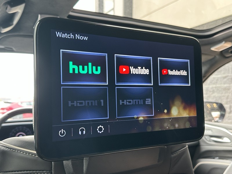 Cadillac Escalade Vehicle Full-screen Gallery Image 28