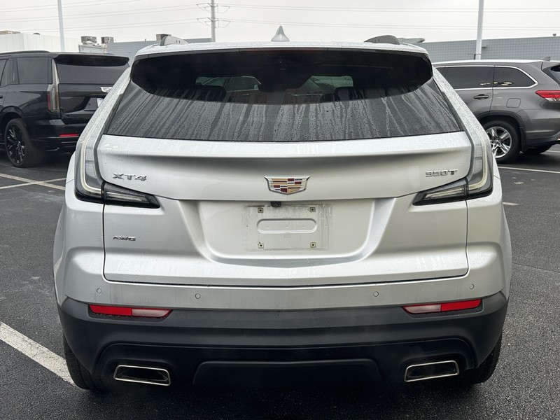 Cadillac XT4 Vehicle Full-screen Gallery Image 03