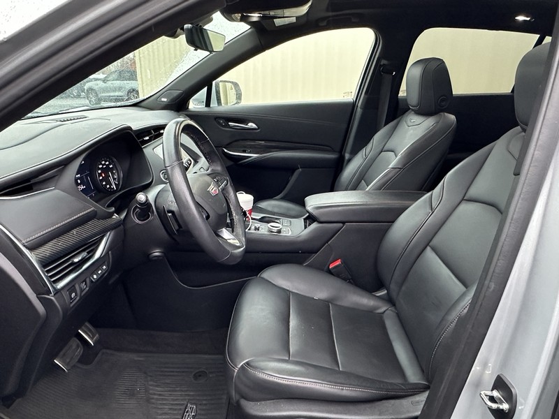 Cadillac XT4 Vehicle Full-screen Gallery Image 05