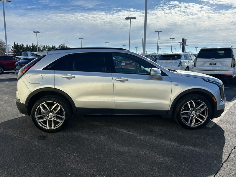 Cadillac XT4 Vehicle Full-screen Gallery Image 09