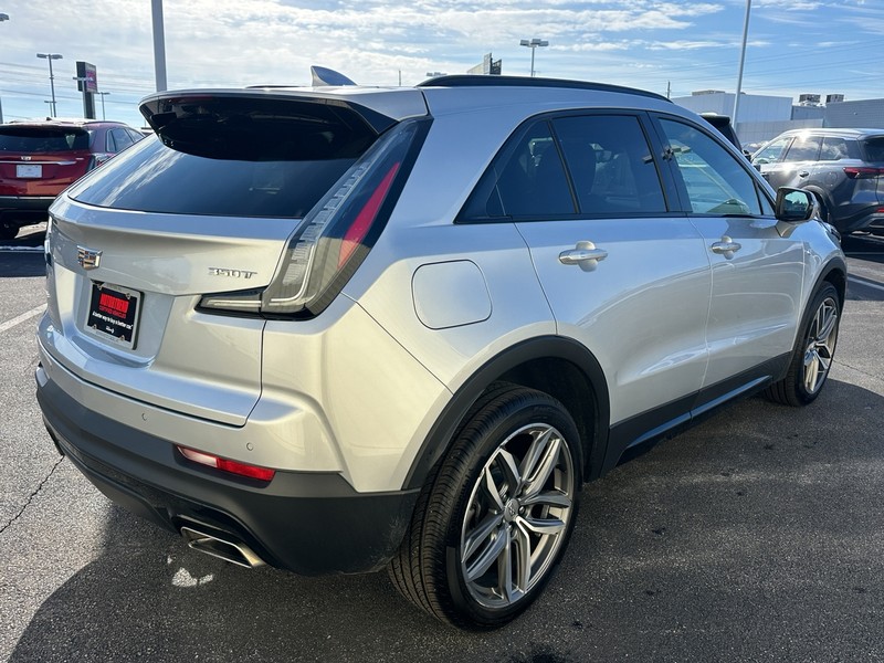 Cadillac XT4 Vehicle Full-screen Gallery Image 10