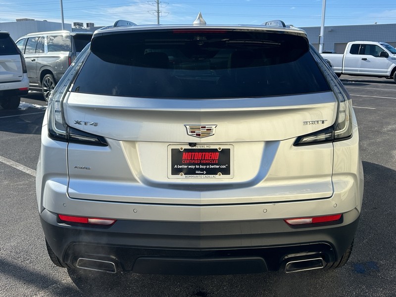 Cadillac XT4 Vehicle Full-screen Gallery Image 11