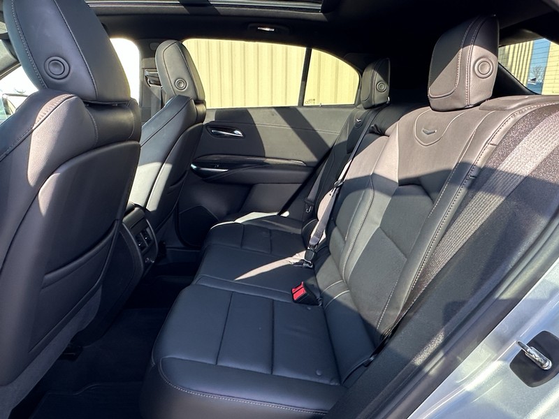 Cadillac XT4 Vehicle Full-screen Gallery Image 15