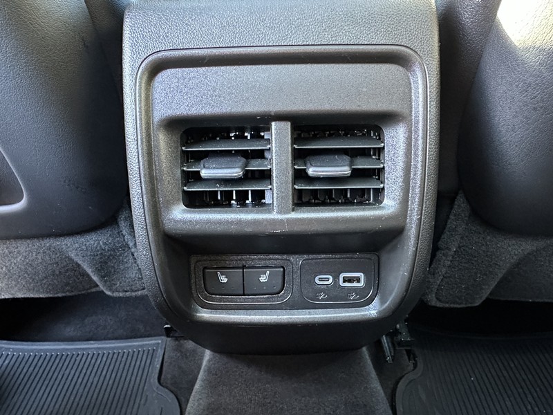 Cadillac XT4 Vehicle Full-screen Gallery Image 16