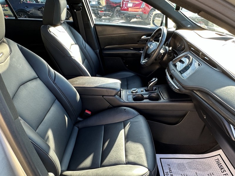 Cadillac XT4 Vehicle Full-screen Gallery Image 23