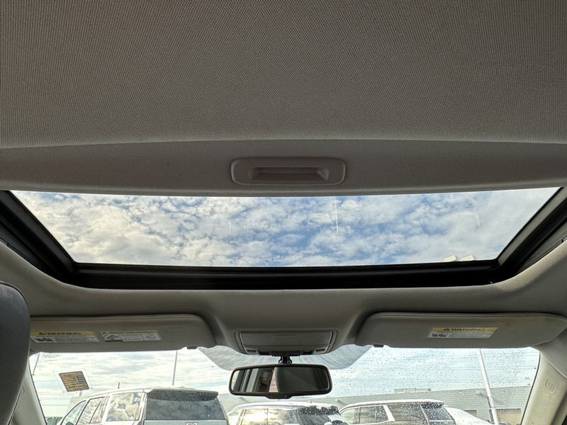 Acura RDX Vehicle Full-screen Gallery Image 12