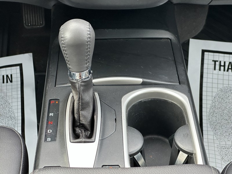 Acura RDX Vehicle Full-screen Gallery Image 16