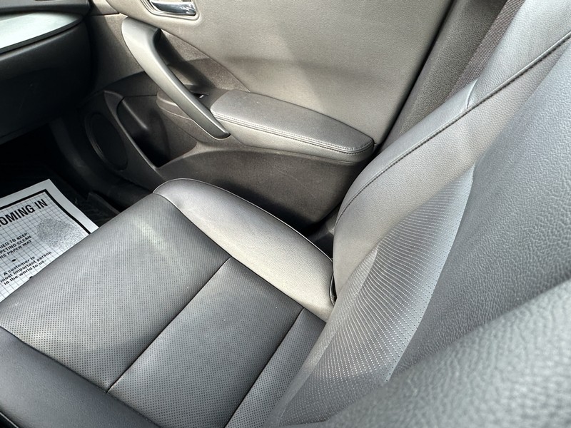 Acura RDX Vehicle Full-screen Gallery Image 17