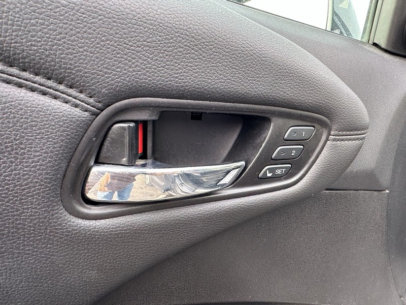 Acura RDX Vehicle Full-screen Gallery Image 21