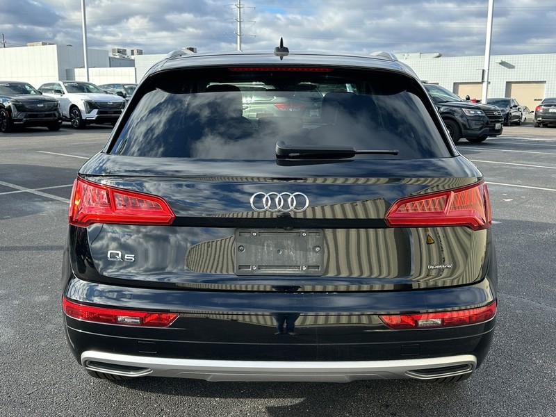 Audi Q5 Vehicle Full-screen Gallery Image 03