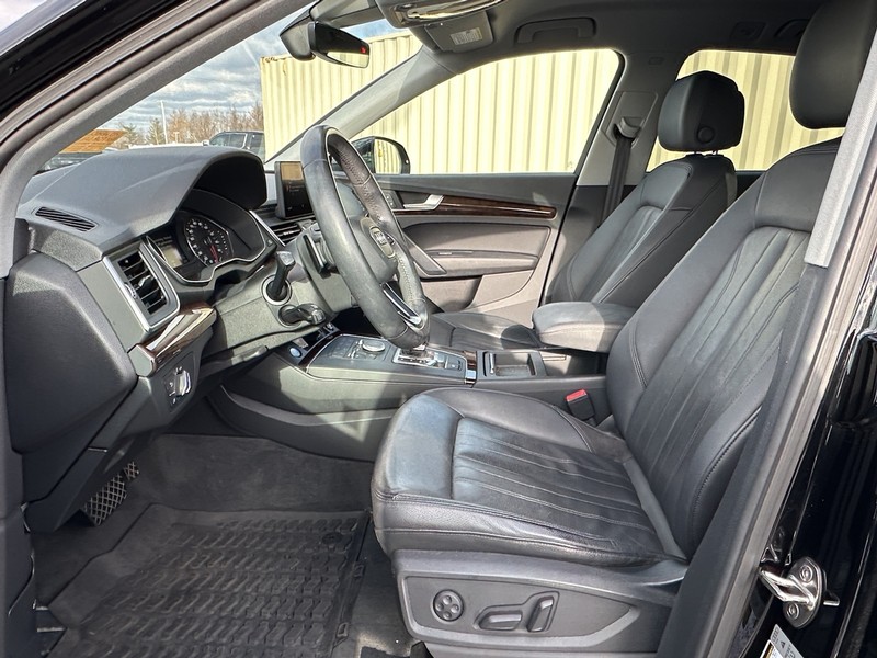 Audi Q5 Vehicle Full-screen Gallery Image 04