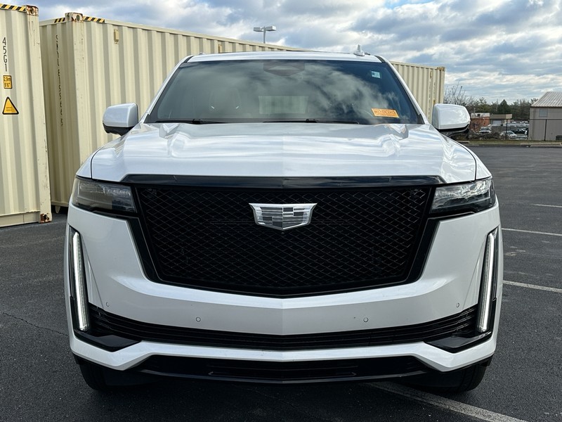 Cadillac Escalade ESV Vehicle Full-screen Gallery Image 02