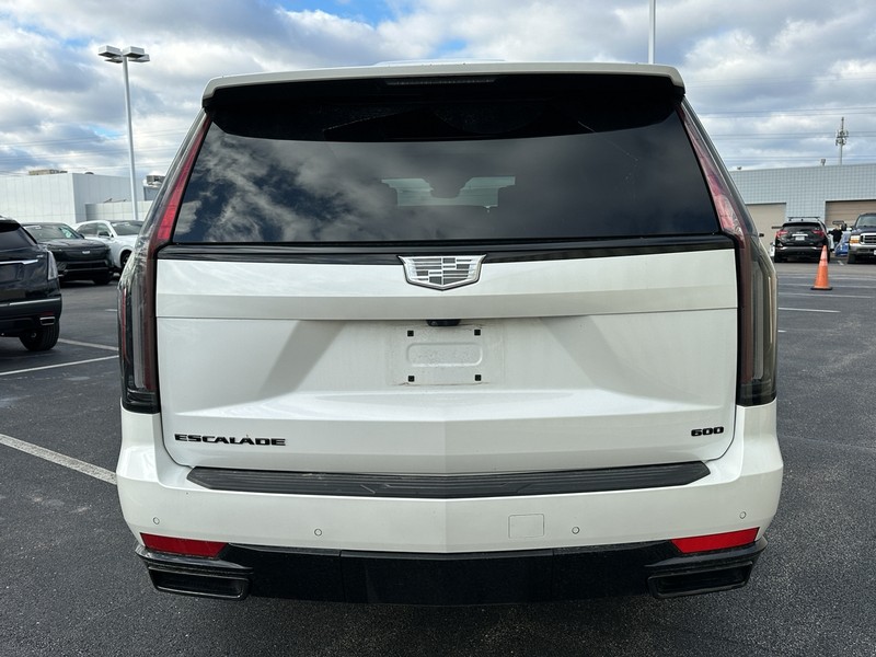 Cadillac Escalade ESV Vehicle Full-screen Gallery Image 03