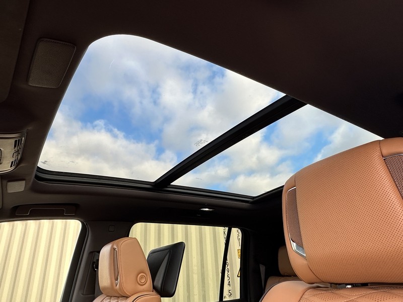 Cadillac Escalade ESV Vehicle Full-screen Gallery Image 04