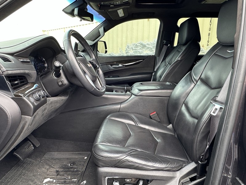 Cadillac Escalade Vehicle Full-screen Gallery Image 05