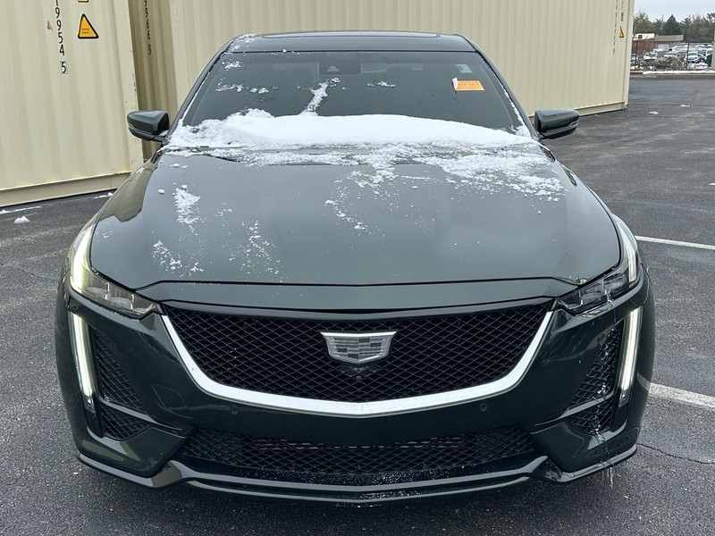 Cadillac CT5 Vehicle Full-screen Gallery Image 02