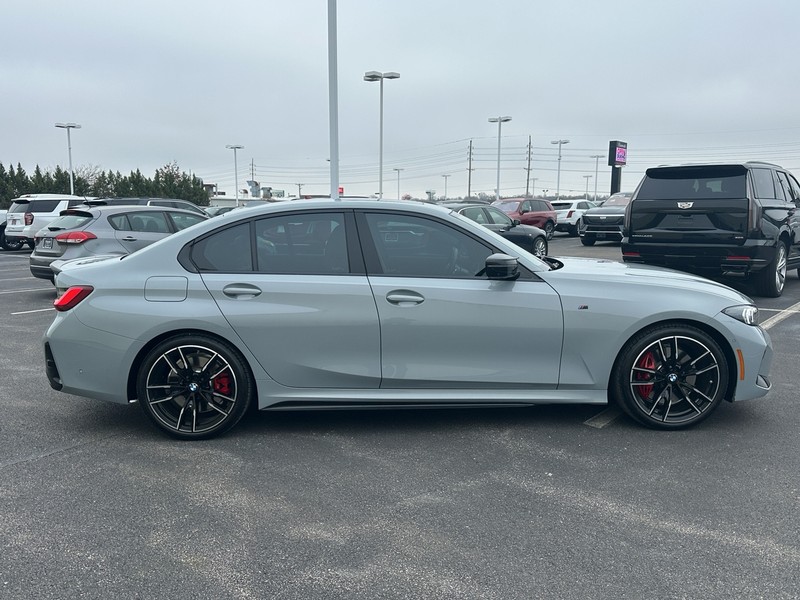 BMW 3 Series Vehicle Full-screen Gallery Image 04