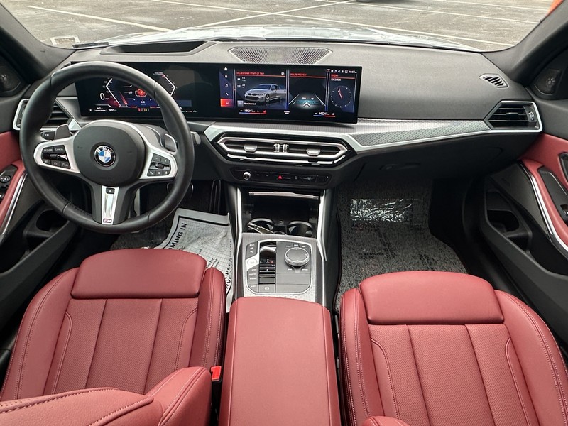 BMW 3 Series Vehicle Full-screen Gallery Image 13