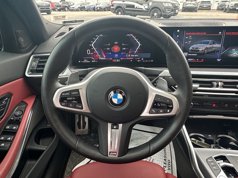 BMW 3 Series Vehicle Full-screen Gallery Image 14