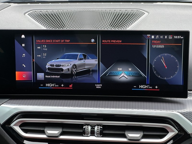 BMW 3 Series Vehicle Full-screen Gallery Image 15