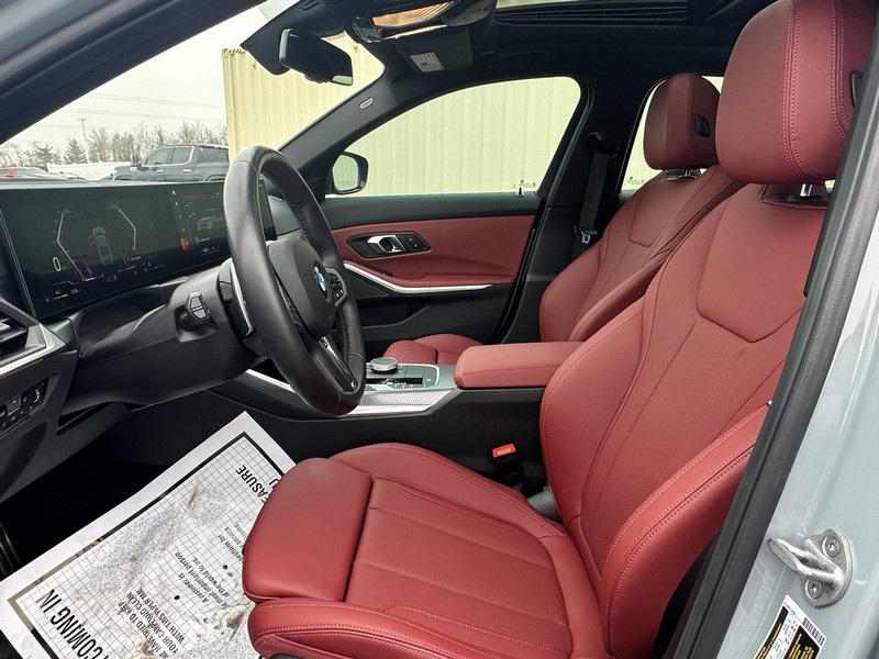 BMW 3 Series Vehicle Full-screen Gallery Image 19