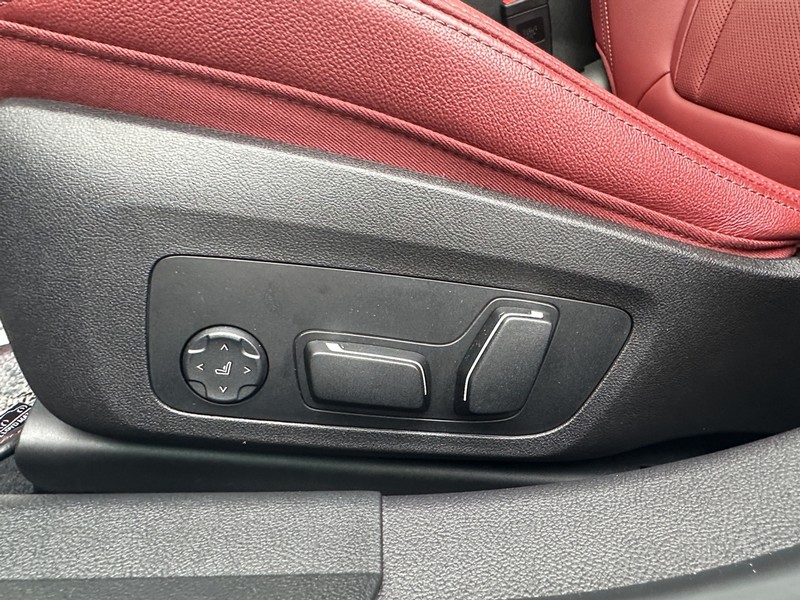 BMW 3 Series Vehicle Full-screen Gallery Image 20