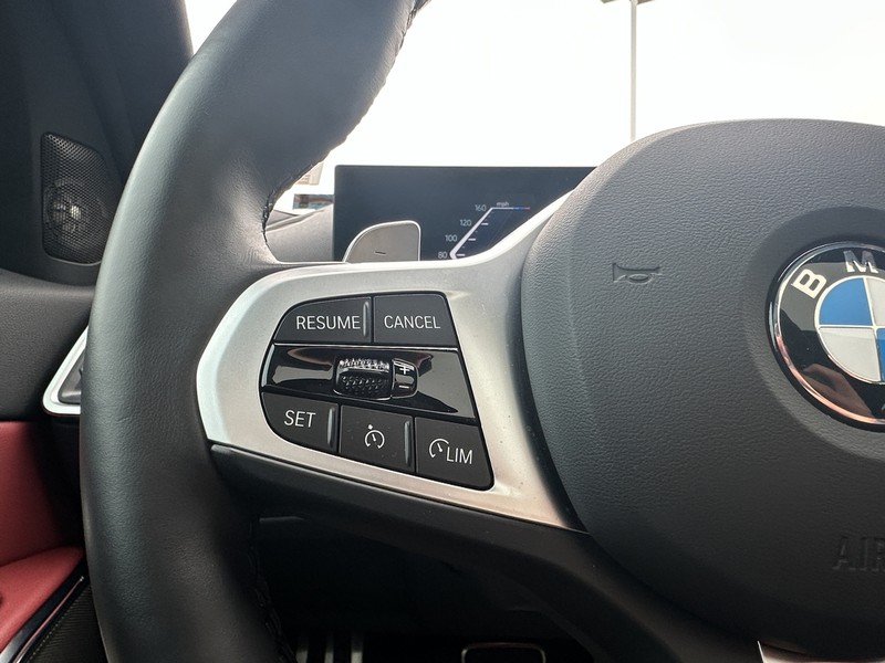 BMW 3 Series Vehicle Full-screen Gallery Image 24