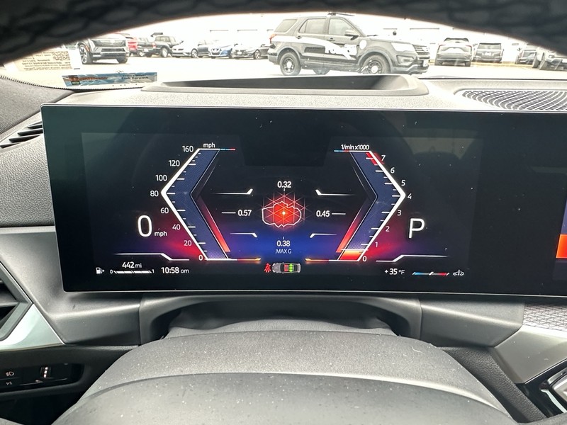 BMW 3 Series Vehicle Full-screen Gallery Image 26