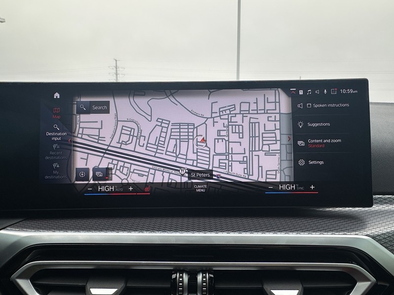 BMW 3 Series Vehicle Full-screen Gallery Image 28