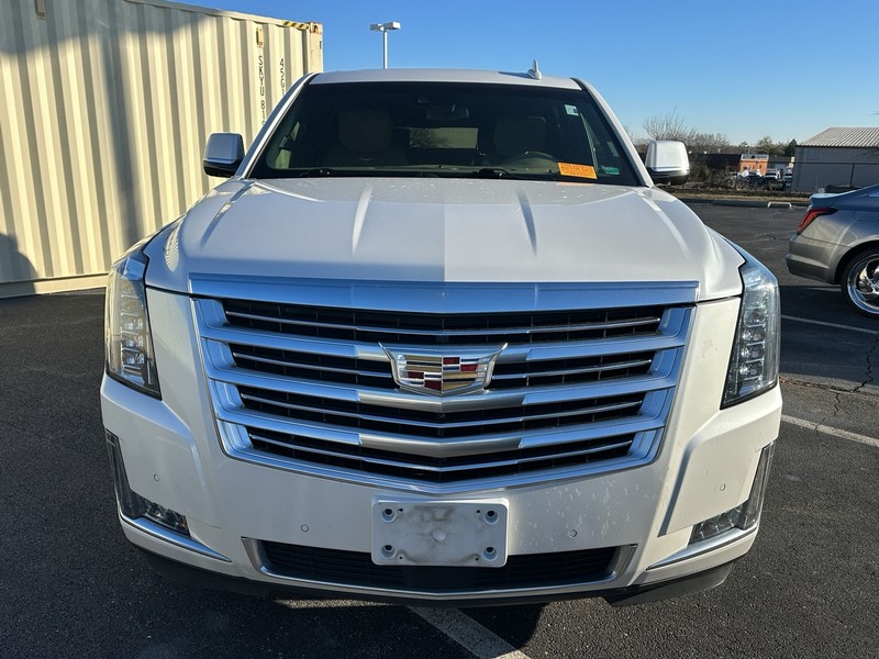 Cadillac Escalade ESV Vehicle Full-screen Gallery Image 02