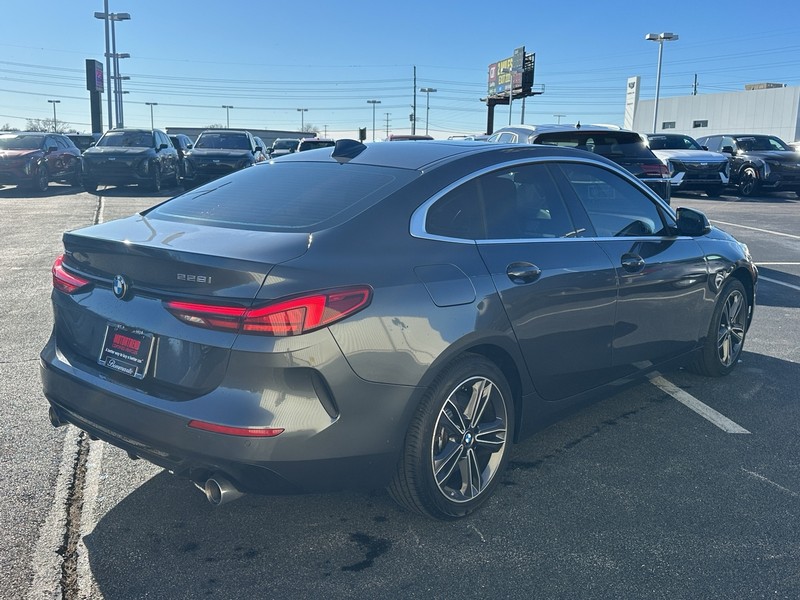 BMW 2 Series Vehicle Full-screen Gallery Image 05