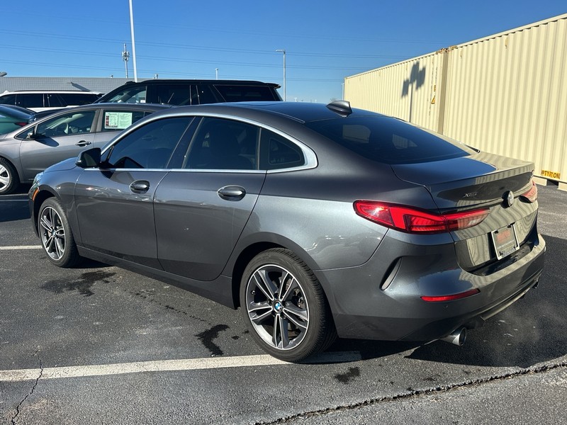 BMW 2 Series Vehicle Full-screen Gallery Image 08