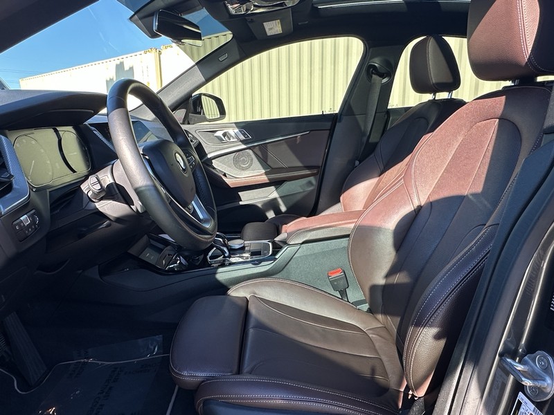 BMW 2 Series Vehicle Full-screen Gallery Image 19