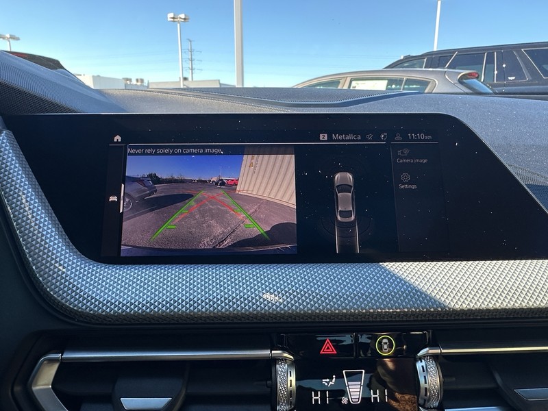 BMW 2 Series Vehicle Full-screen Gallery Image 29