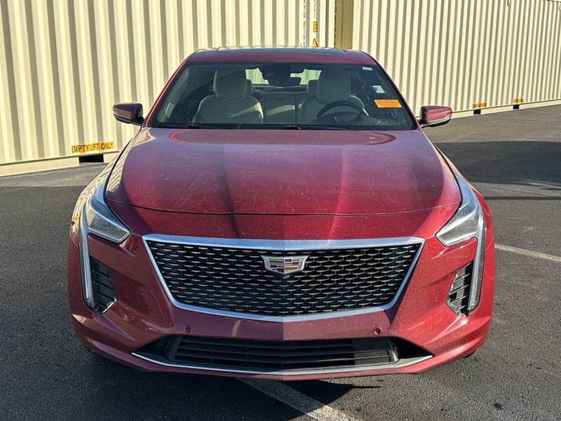 Cadillac CT6 Vehicle Full-screen Gallery Image 02