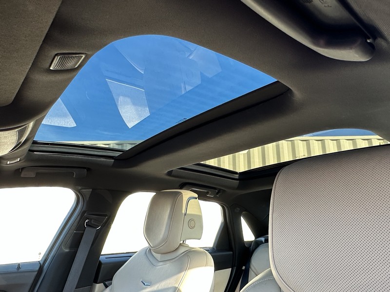 Cadillac CT6 Vehicle Full-screen Gallery Image 04