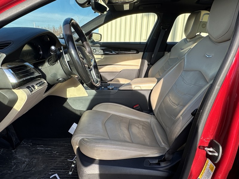 Cadillac CT6 Vehicle Full-screen Gallery Image 05