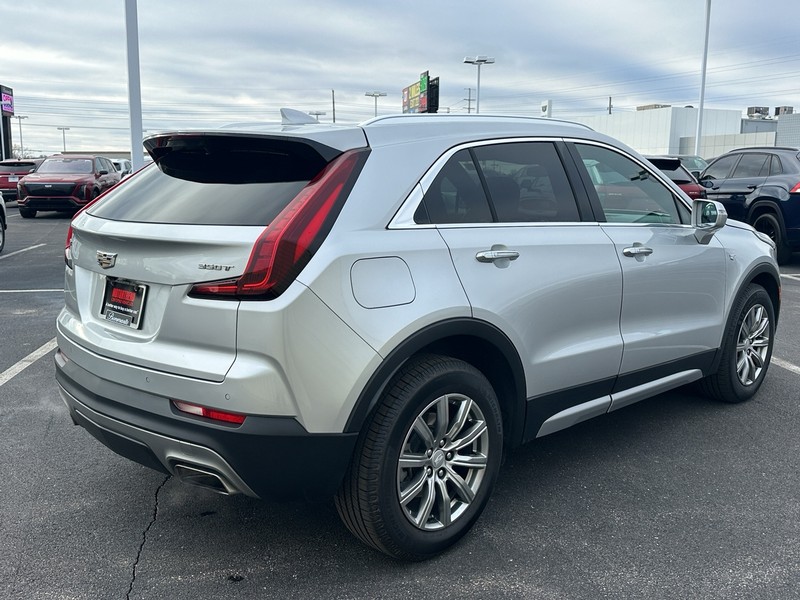Cadillac XT4 Vehicle Full-screen Gallery Image 05