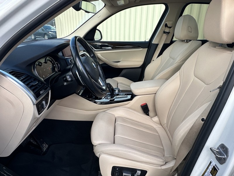 BMW X3 Vehicle Full-screen Gallery Image 05